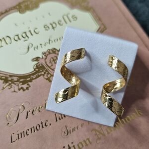 Vintage Ribbon Gold-tone Earrings